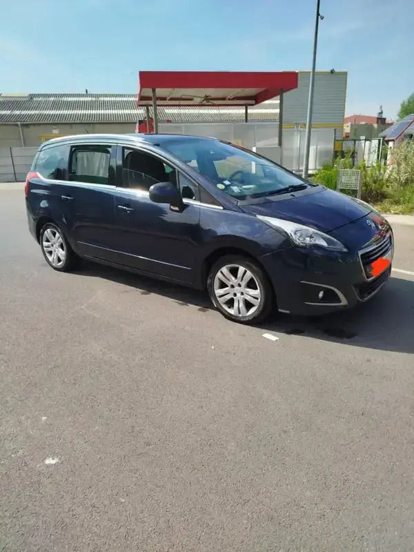 Utilisé 2015 Peugeot 5008 Allure Monospace | 7 500 € (Prix juste) - Image 1/4