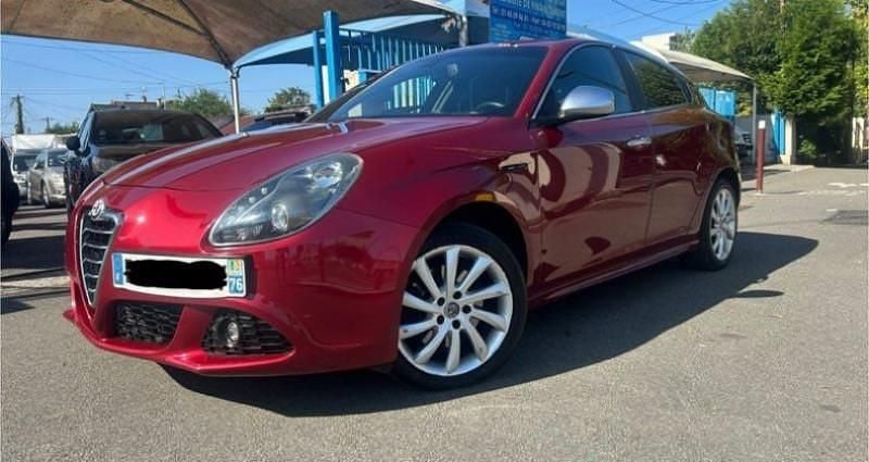 Rouge Utilisé 2011 Alfa Romeo Giulietta Citadine | 4 990 € - Image 1/4