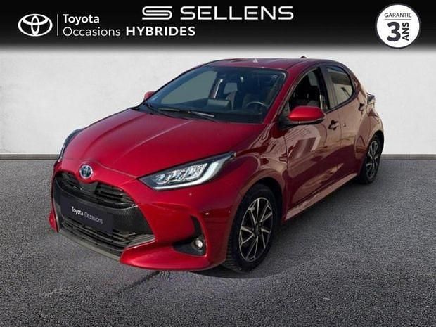 Rouge Utilisé 2022 Toyota Yaris Hybrid Design | 19 990 € (Super prix) - Image 1/4