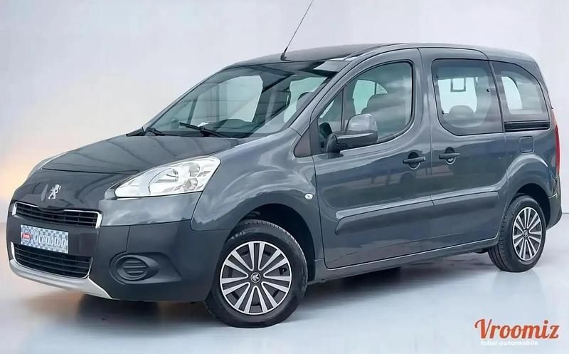 Gris Occasion 2014 Peugeot TePee Active Berline | 10 990 € - Image 1/4