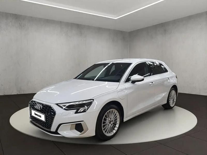 Blanc Utilisé 2020 Audi A3 Sportback e-tron Advanced Berline | 22 950 € (Bon prix) - Image 1/4