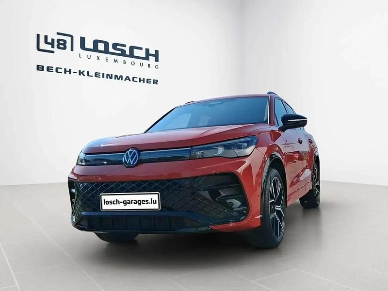 Rouge Utilisé 2025 VW Tiguan R-line SUV | 63 897 € - Image 1/4