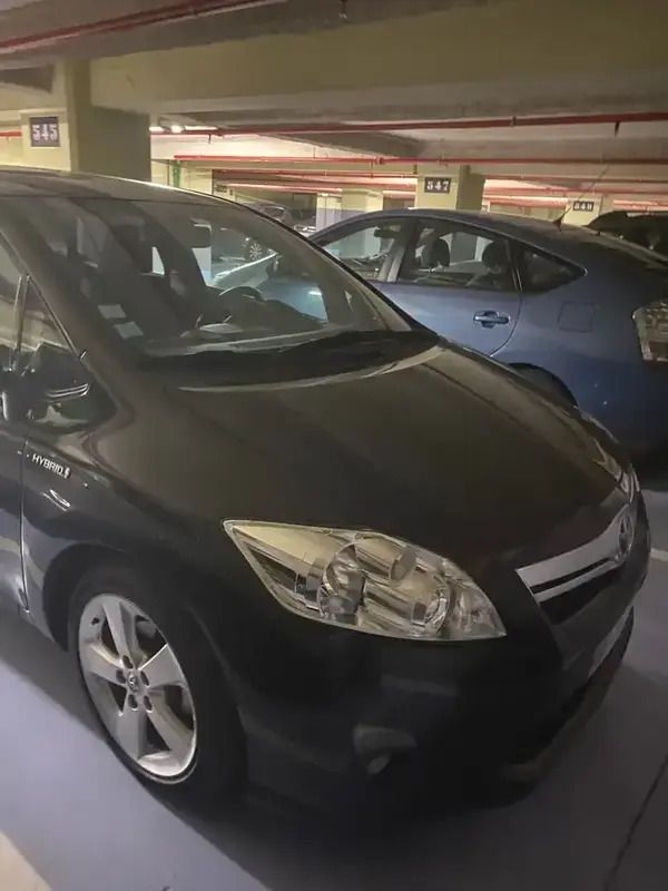 Noir Utilisé 2011 Toyota Auris Hybrid Connect Style Berline | 10 665 € (Super prix) - Image 1/4