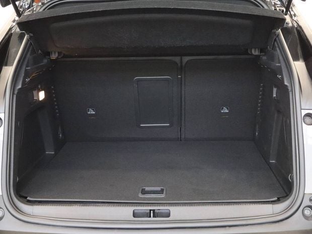 Gris Utilisé 2023 Peugeot 3008 Allure | 21 999 € (Super prix) - Image 1/4