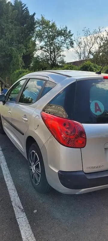 Utilisé 2010 Peugeot 207 Business-Line Berline | 2 700 € (Bon prix) - Image 1/4