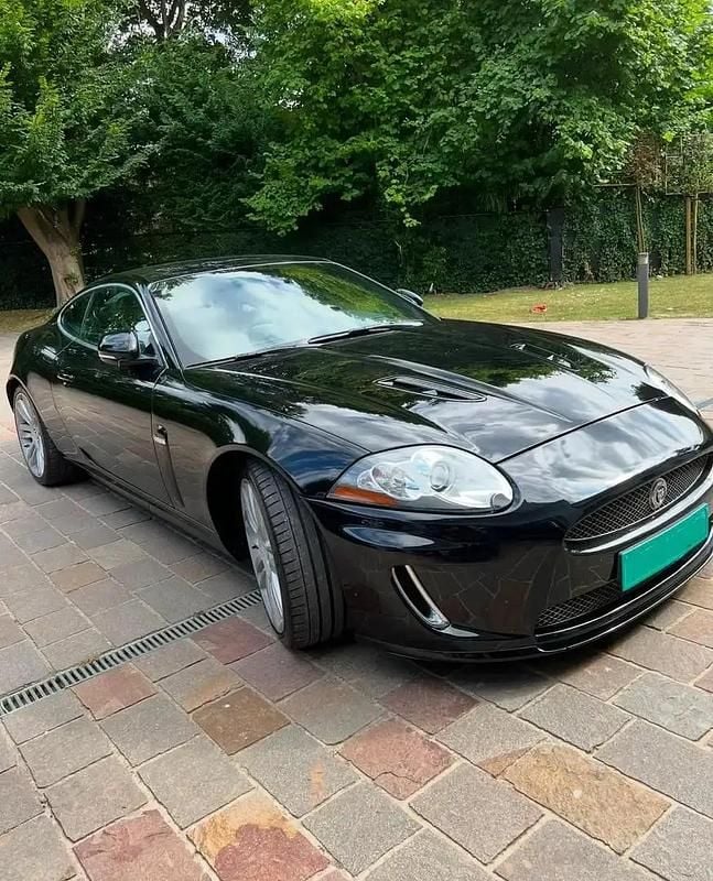 Noir Utilisé 2010 Jaguar XKR Coupé | 29 500 € (Prix juste) - Image 1/4
