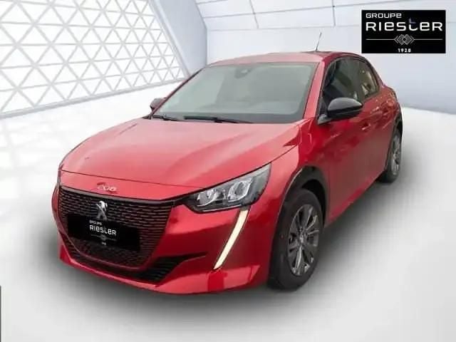 Teinte spéciale rouge elixir Utilisé 2023 Peugeot e-208 Citadine | 21 980 € (Super prix) - Image 1/4