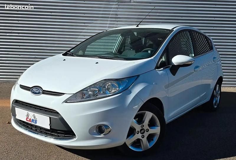 Blanc Utilisé 2010 Ford Fiesta Titanium Citadine | 6 990 € (Prix cher) - Image 1/4