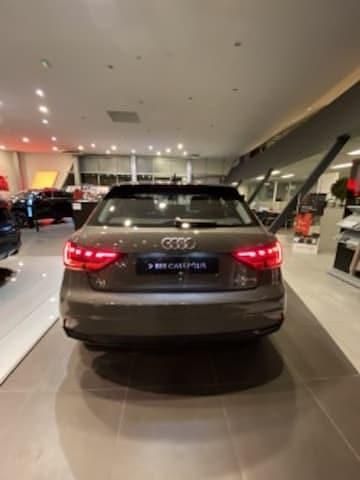 Nouvelle Audi A1 Sportback Design 116 ch (85 kW) 2026 Gris chronos métallisé noir mythe métallisé Citadine