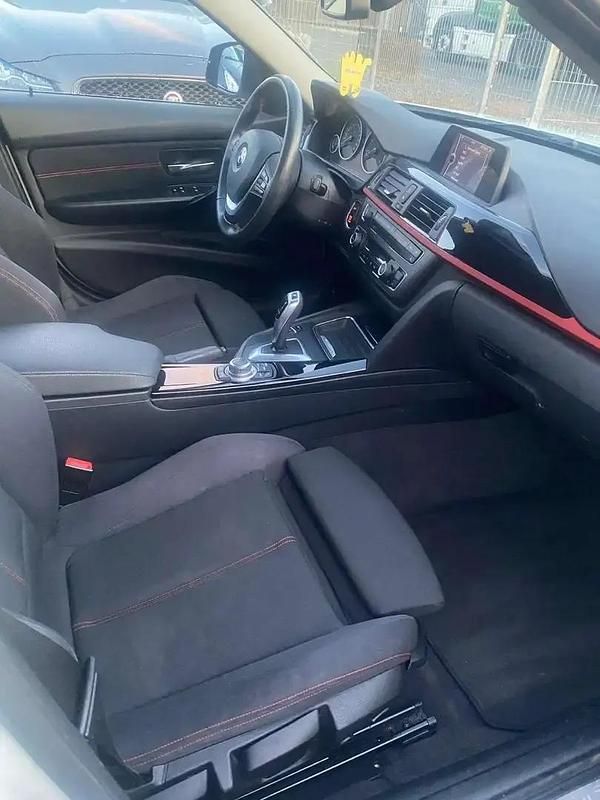 Occasion BMW 318 Sport Line 143 ch (105 kW) 2012 Blanc Berline