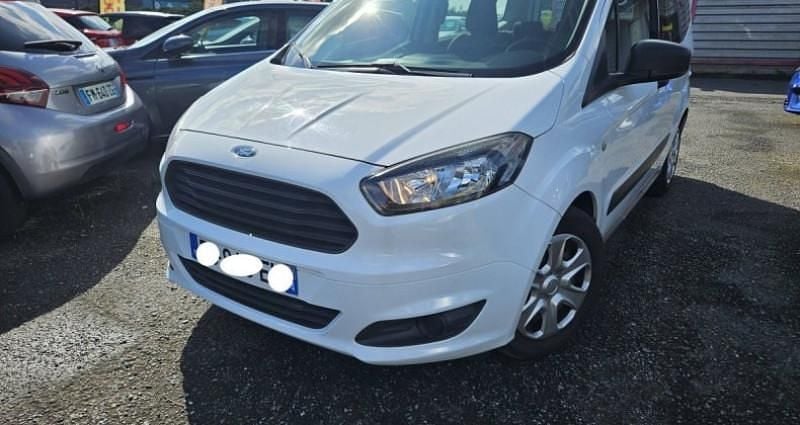 Utilisé 2015 Ford Tourneo Ambiente Van | 10 990 € - Image 1/4