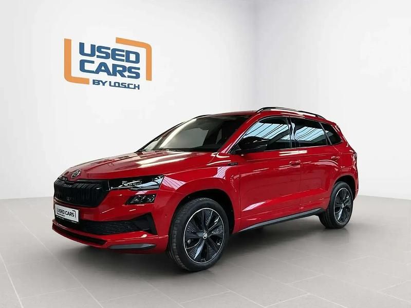 Rouge Utilisé 2024 Skoda Karoq SportLine SUV | 38 964 € (Prix cher) - Image 1/4