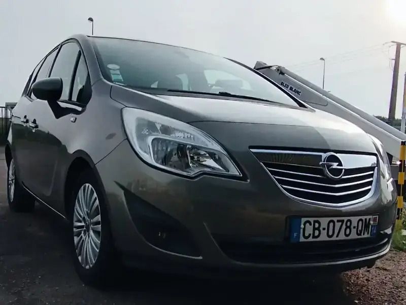 Gris Utilisé 2012 Opel Meriva Monospace | 2 800 € (Bon prix) - Image 1/4