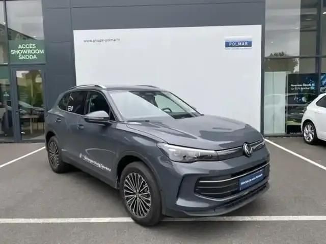 Gris Utilisé 2025 VW Tiguan Edition SUV | 48 590 € (Prix cher) - Image 1/4