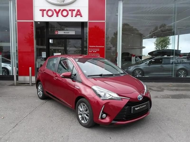 Rouge Utilisé 2018 Toyota Yaris Hybrid Berline | 13 990 € (Bon prix) - Image 1/4