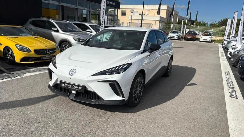 Blanc Utilisé 2023 MG MG4 EV Luxury Citadine | 23 870 € (Prix juste) - Image 1/3