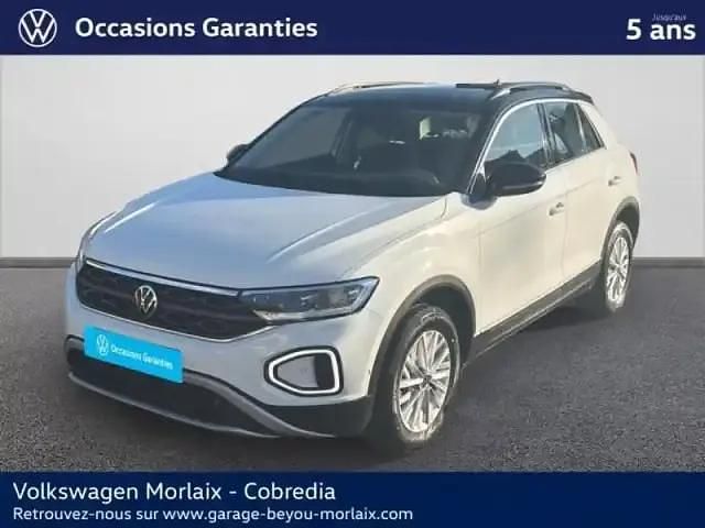 Blanc pur/toit noir Occasion 2023 VW T-Roc Life SUV | 26 490 € (Prix juste) - Image 1/4