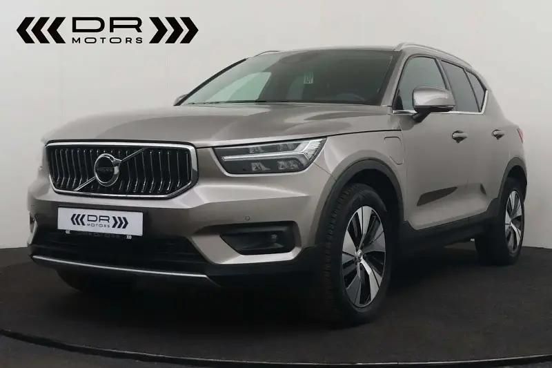 Beige Utilisé 2021 Volvo XC40 Momentum SUV | 24 995 € (Bon prix) - Image 1/4