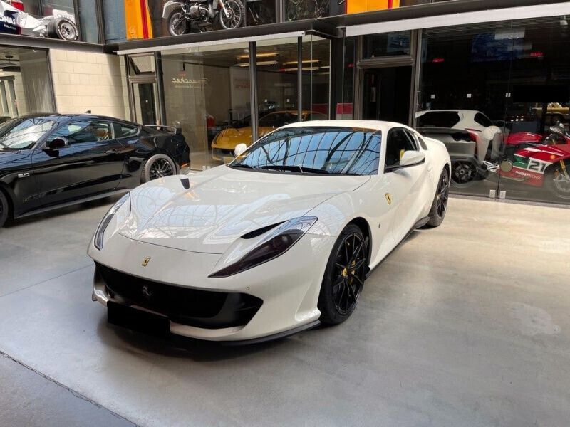 Blanc Utilisé 2018 Ferrari 812 Cabriolet | 378 700 € (Prix juste) - Image 1/4