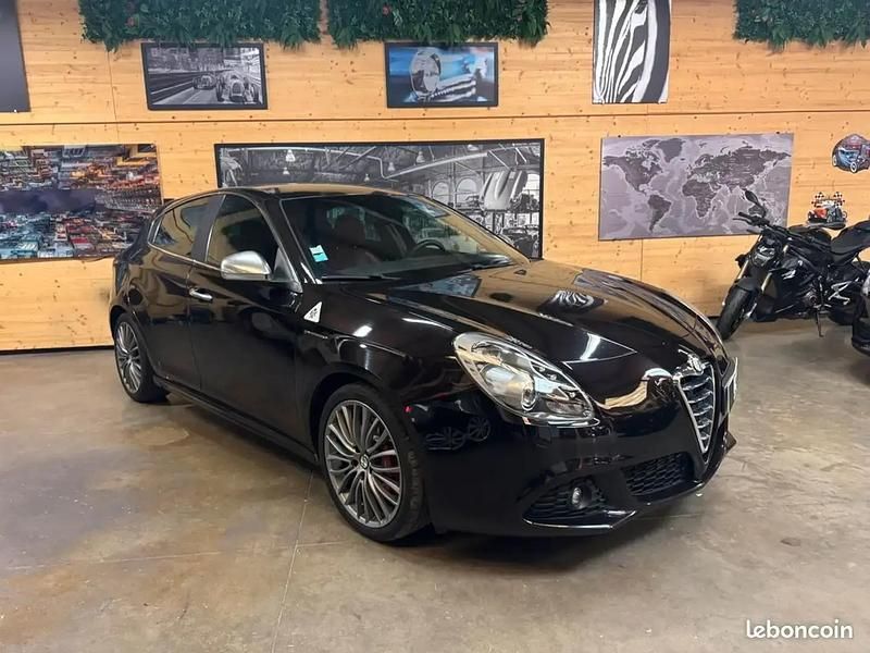 Noir Utilisé 2010 Alfa Romeo Giulietta Quadrifoglio Citadine | 11 900 € - Image 1/4