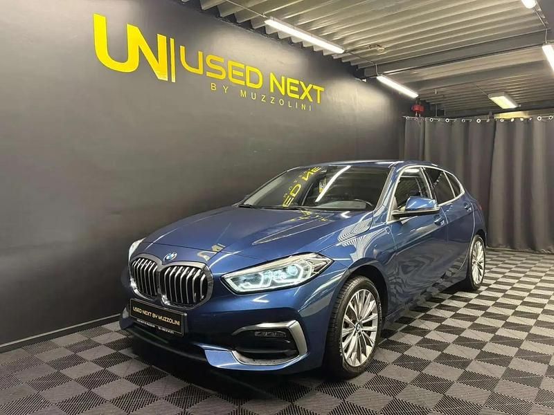 Bleu Utilisé 2022 BMW 118 Luxury Line Citadine | 26 553 € (Prix juste) - Image 1/4