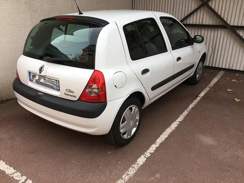 Blanc Utilisé 2006 Renault Clio II Berline | 4 200 € (Prix assez cher) - Image 1/4
