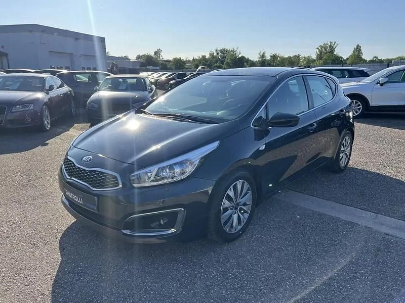 Noir Occasion 2018 Kia Ceed Active Citadine | 10 990 € (Prix juste) - Image 1/4