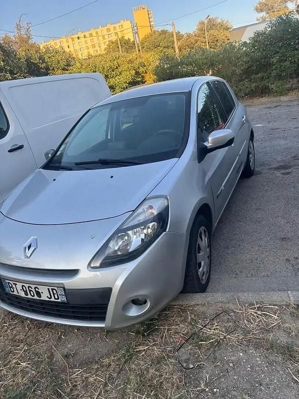 Utilisé 2011 Renault Clio III Night&Day Berline | 4 990 € (Prix assez cher) - Image 1/4