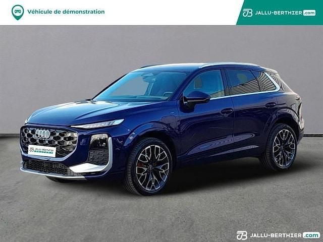 Bleu navarre métallisé Utilisé 2025 Audi Q3 Design SUV | 69 990 € - Image 1/4