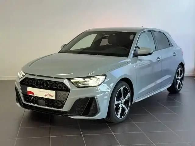 Gris flèche nacré Utilisé 2024 Audi A1 Sportback S-Line Citadine | 30 997 € (Prix assez cher) - Image 1/4