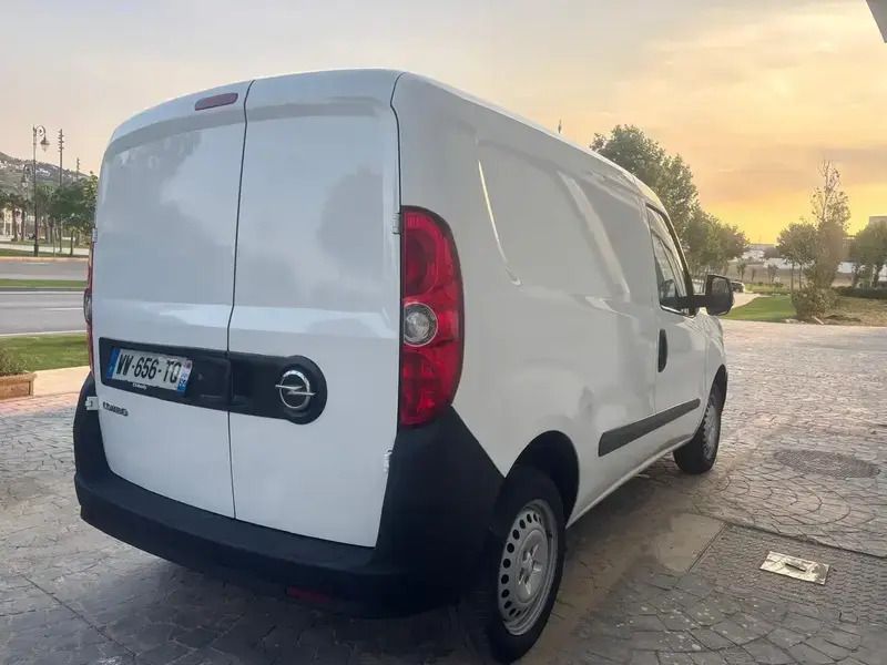 Blanc Utilisé 2015 Opel Combo Monospace | 6 650 € - Image 1/4
