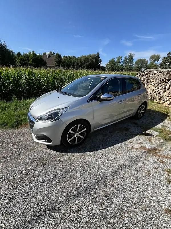 Utilisé 2017 Peugeot 208 Allure Citadine | 6 700 € (Bon prix) - Image 1/4