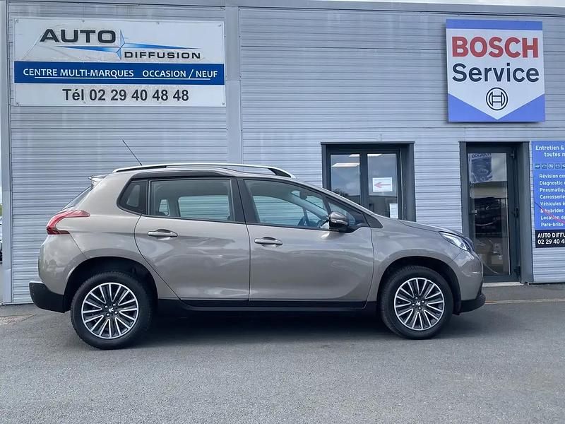 Gris Utilisé 2017 Peugeot 2008 Active SUV | 11 900 € (Prix juste) - Image 1/4