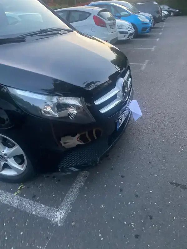 Noir Utilisé 2021 Mercedes V220 Executive Monospace | 38 000 € (Prix juste) - Image 1/4