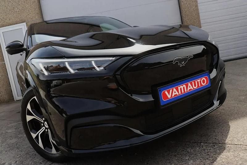 Noir Utilisé 2023 Ford Mustang Mach-E Premium SUV | 34 950 € (Prix juste) - Image 1/4