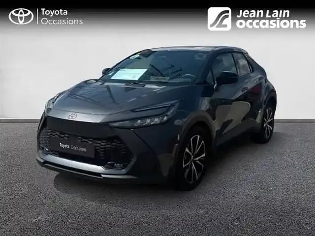 Gris Utilisé 2024 Toyota C-HR Design SUV | 29 790 € (Prix juste) - Image 1/4