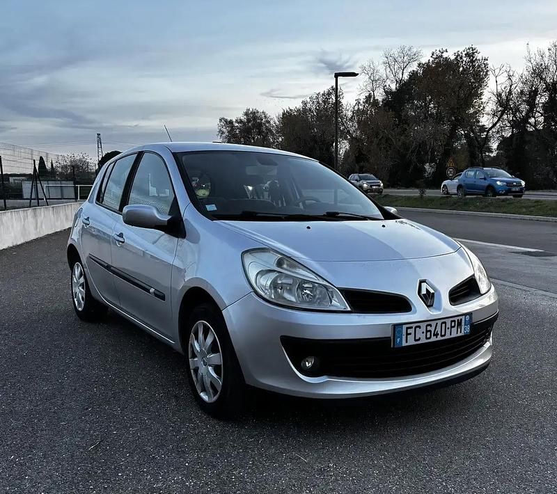 Occasion 2006 Renault Clio II Luxe Berline | 3 900 € (Prix assez cher) - Image 1/4