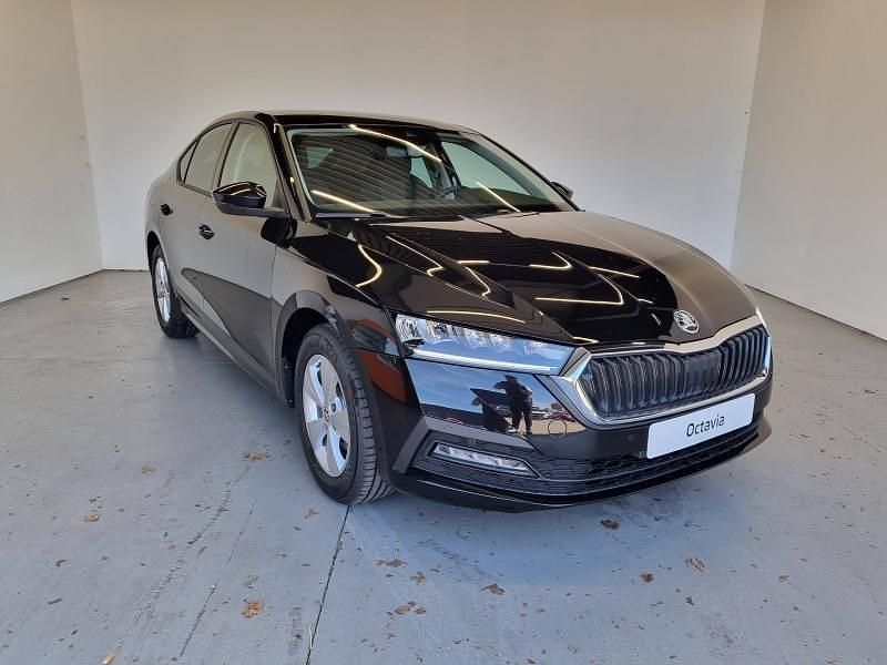 Utilisé 2023 Skoda Octavia Business Line Berline | 22 990 € (Prix juste) - Image 1/4