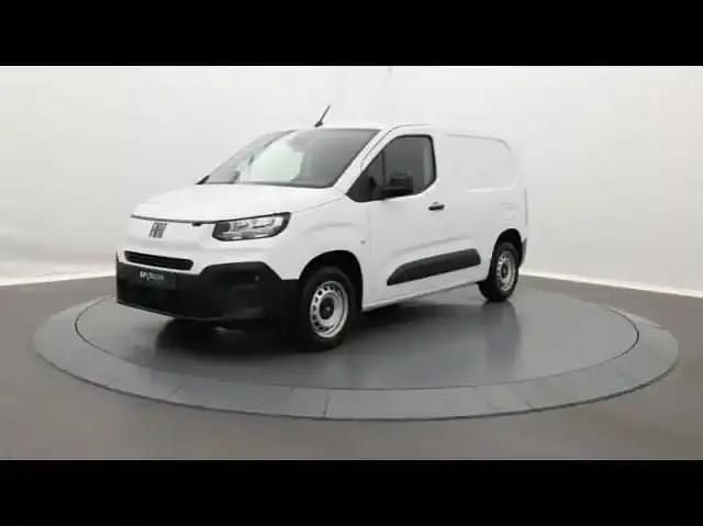 Blanc icy Nouvelle 2025 Fiat Doblò Monospace | 18 990 € - Image 1/4