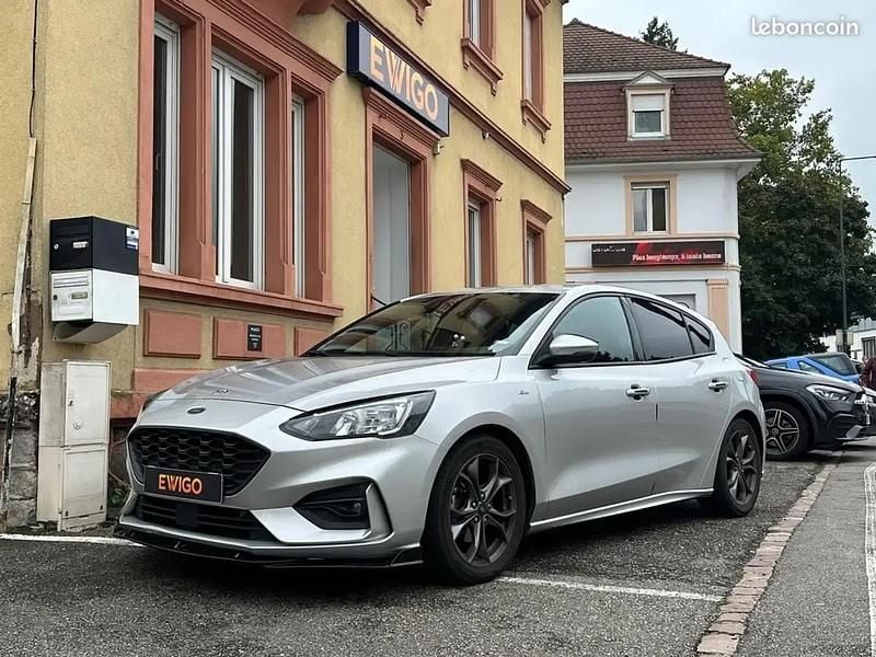 Gris Occasion 2020 Ford Focus ST-Line Berline | 11 990 € (Prix juste) - Image 1/4