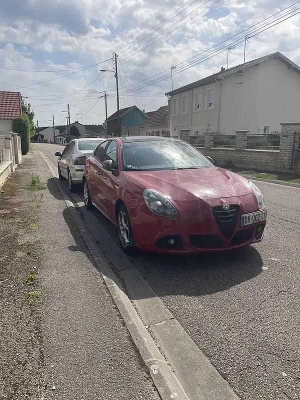 Rouge Utilisé 2015 Alfa Romeo Giulietta Citadine | 6 000 € - Image 1/4