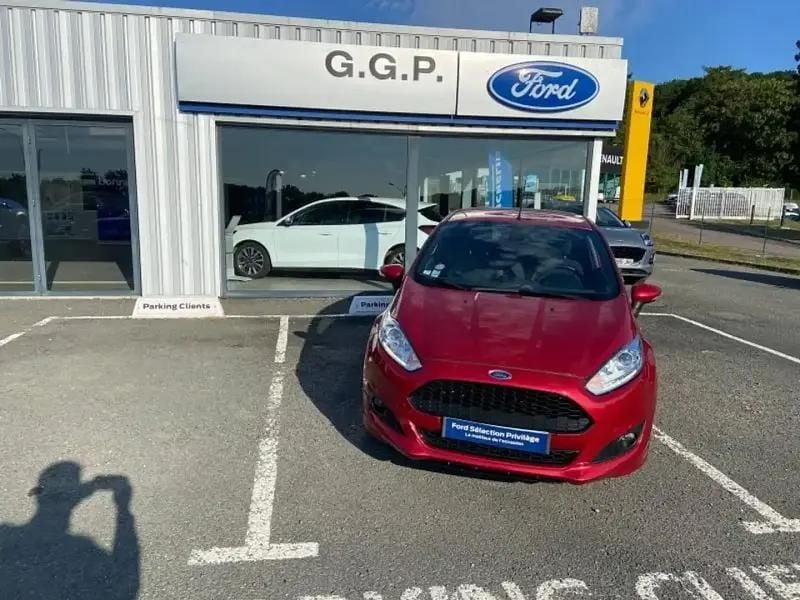 Rouge Utilisé 2016 Ford Fiesta ST-Line Citadine | 10 490 € - Image 1/4