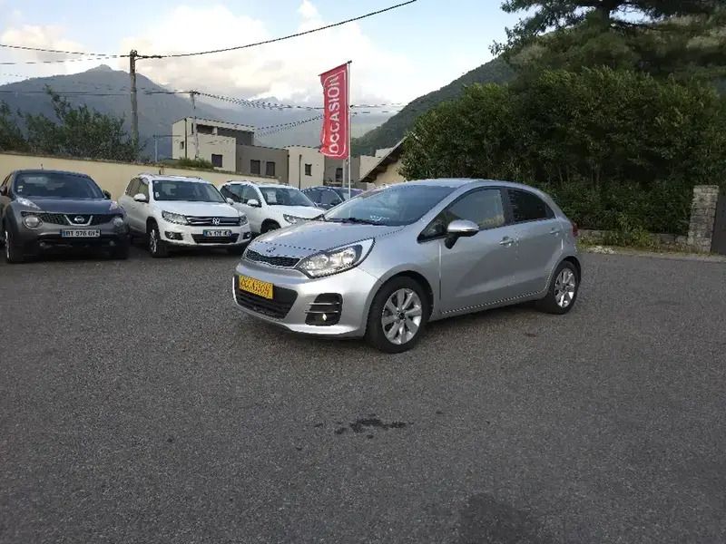 Utilisé 2016 Kia Rio Motion Berline | 7 890 € (Bon prix) - Image 1/4