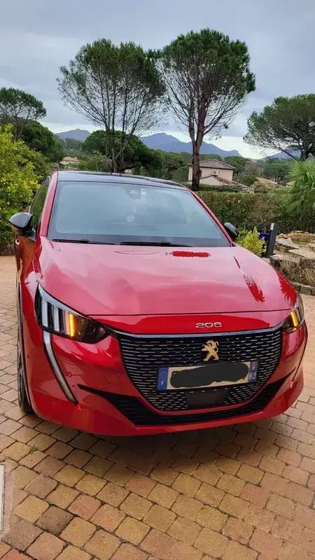 Rouge Utilisé 2021 Peugeot 208 S Citadine | 14 800 € (Prix assez cher) - Image 1/4