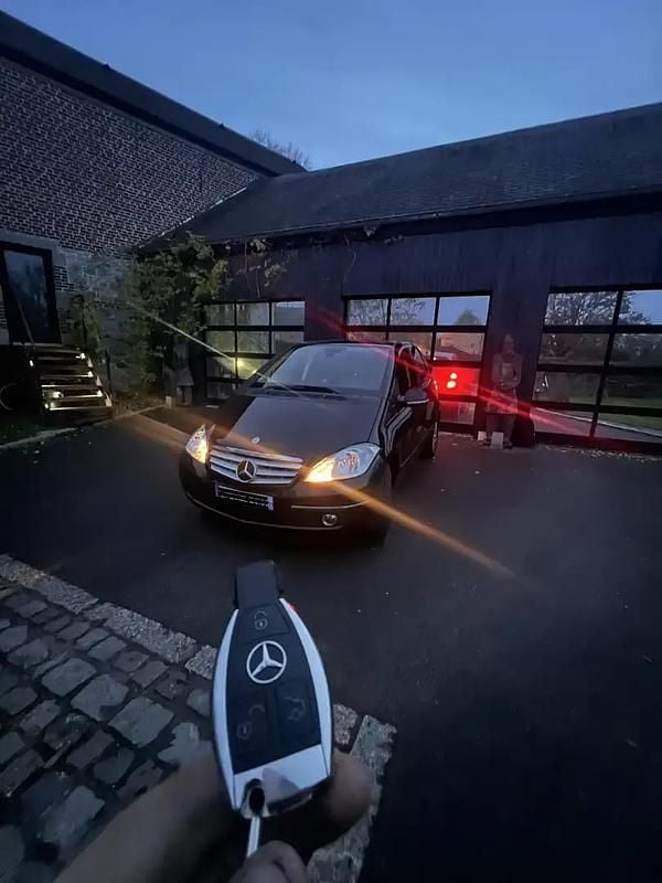 Utilisé 2012 Mercedes A180 Avantgarde Monospace | 7 300 € - Image 1/4