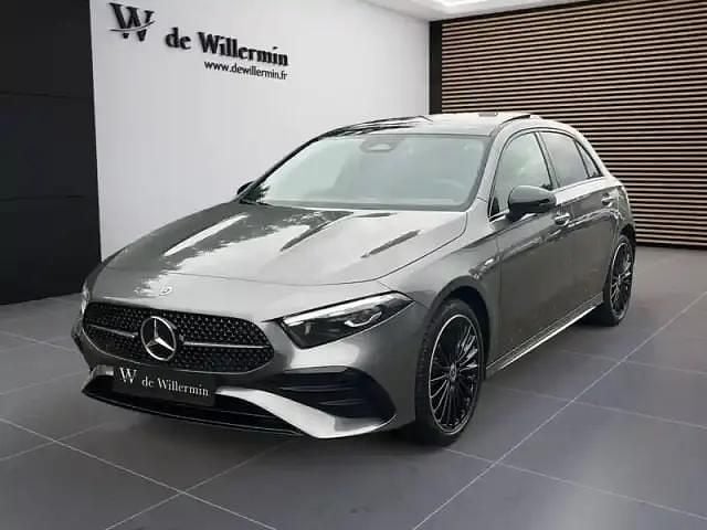 Mountaingrau met. Occasion 2025 Mercedes A250 Berline | 49 900 € - Image 1/4