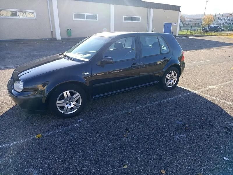 Utilisé 2003 VW Golf IV Edition Berline | 1 950 € (Prix juste) - Image 1/4