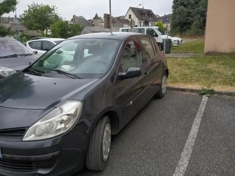 Utilisé 2007 Renault Clio II Dynamique Berline | 3 950 € (Prix juste) - Image 1/4