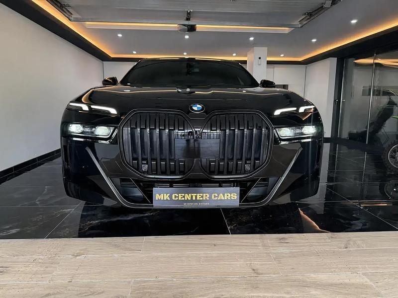 Utilisé 2023 BMW 740 Berline | 92 999 € (Super prix) - Image 1/4