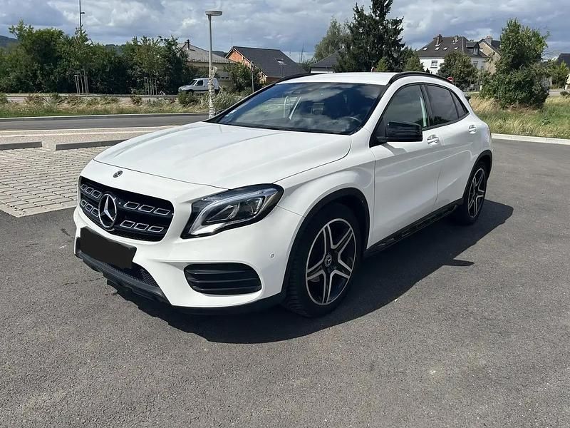 Blanc Utilisé 2019 Mercedes GLA200 SUV | 22 000 € (Super prix) - Image 1/4